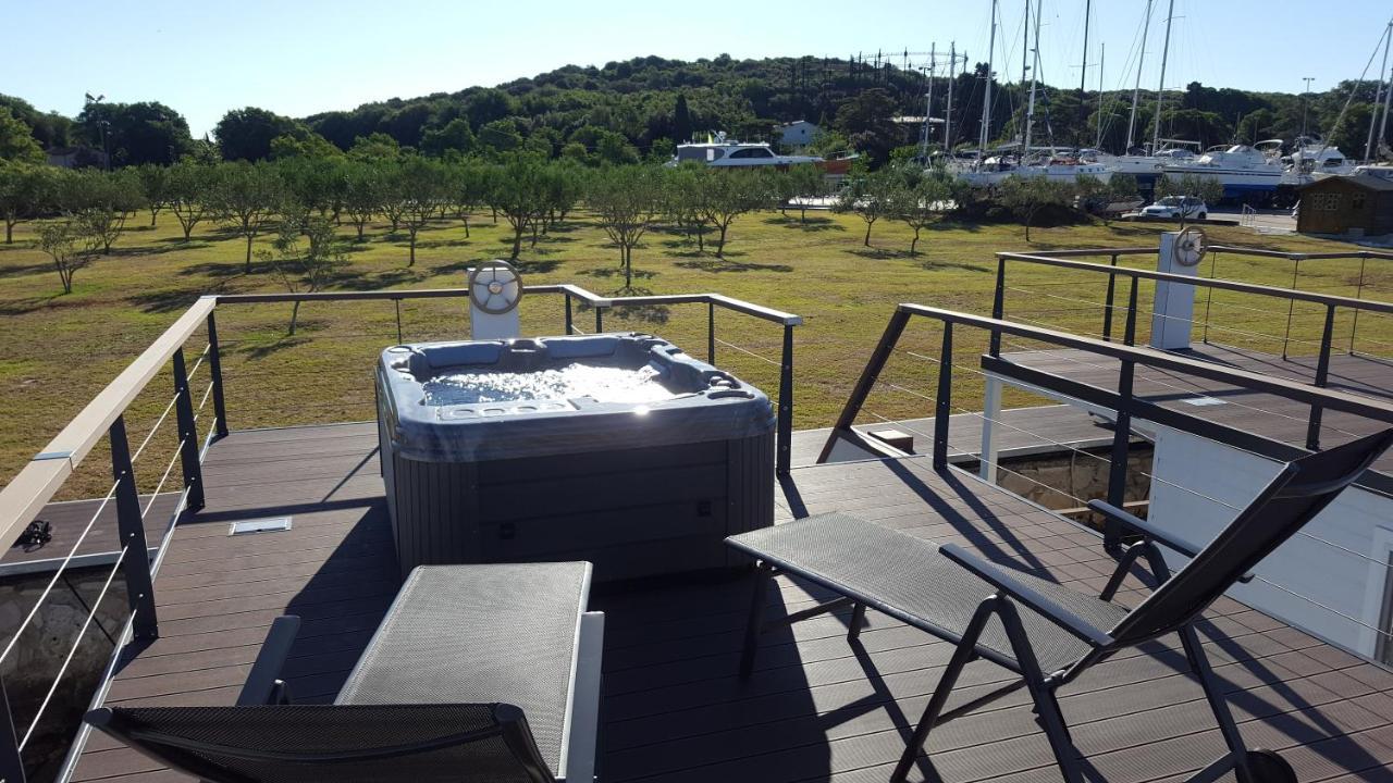 Hausboot Pula - Floating House Water Lily Exterior foto