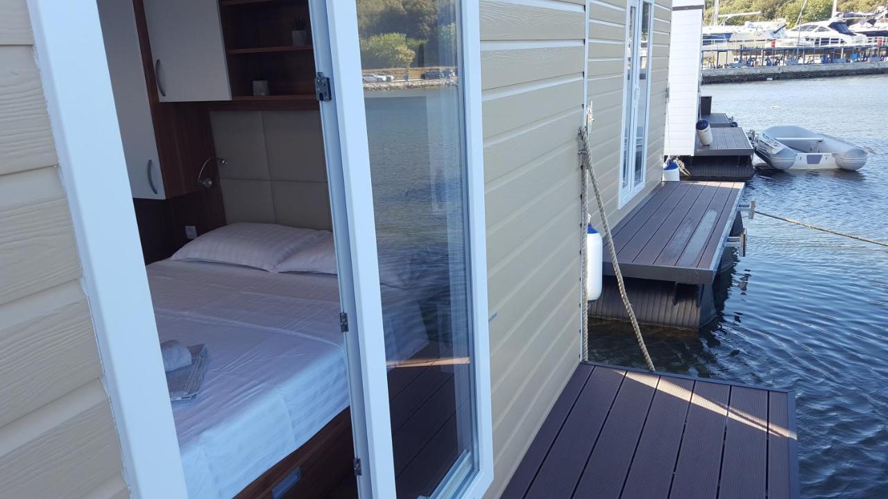 Hausboot Pula - Floating House Water Lily Exterior foto