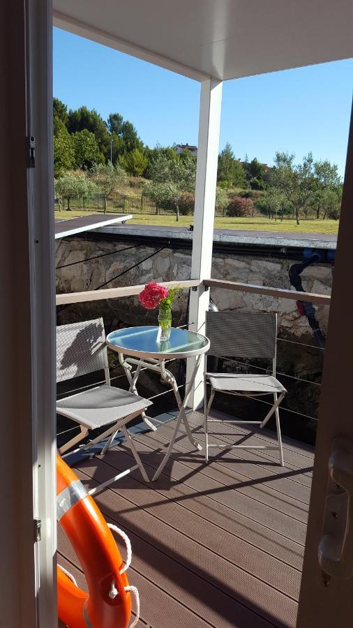 Hausboot Pula - Floating House Water Lily Exterior foto