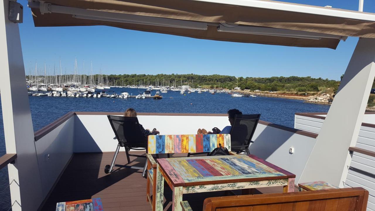 Hausboot Pula - Floating House Water Lily Exterior foto